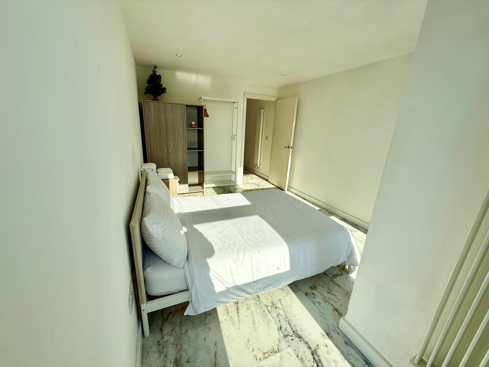 Entire Flat With 2x Bedrooms, 2x Bathrooms And A Big Living In The Olympic Park And Westfield At Stratford