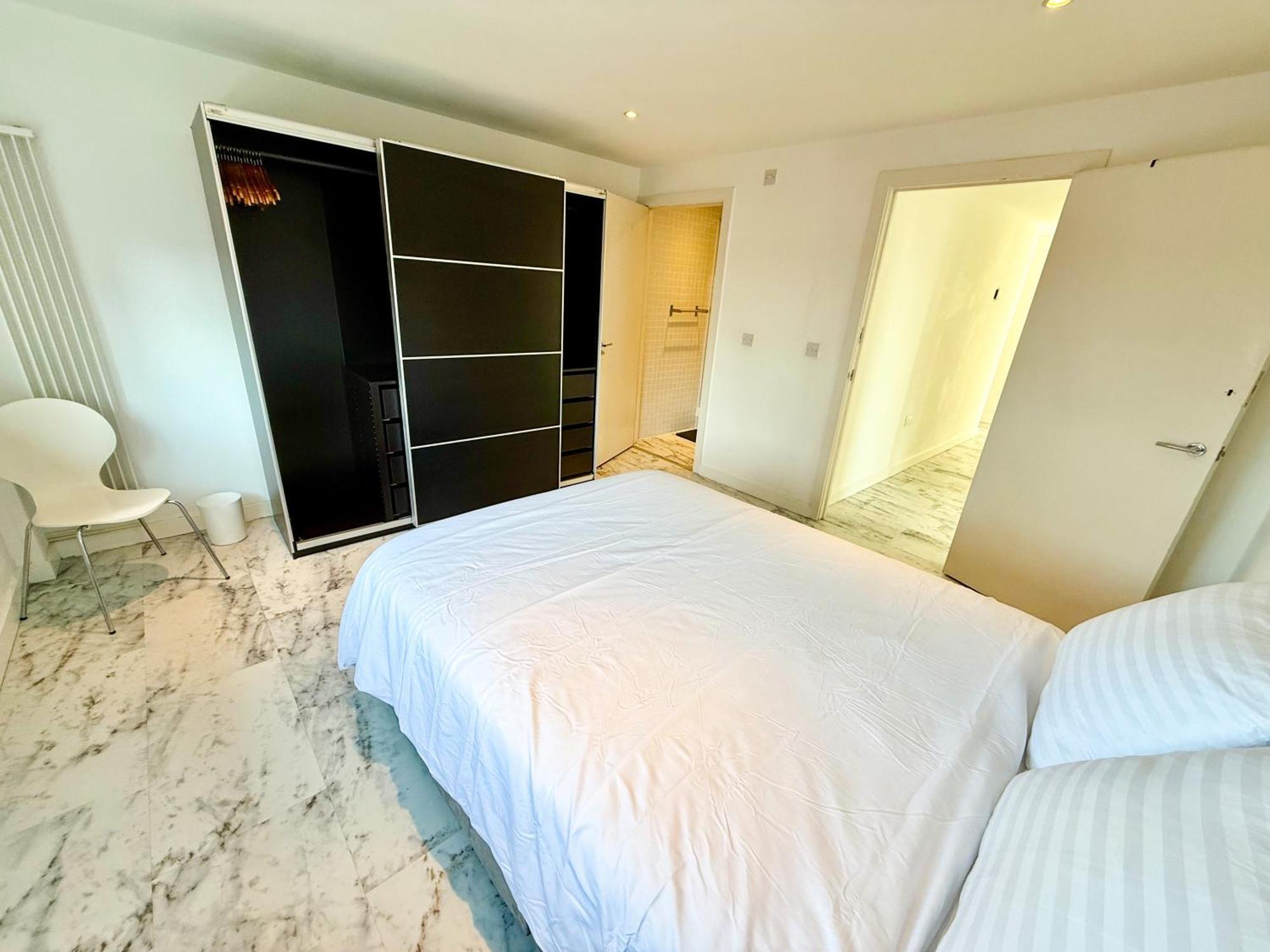 Entire Flat With 2x Bedrooms, 2x Bathrooms And A Big Living In The Olympic Park And Westfield At Stratford Hotel London