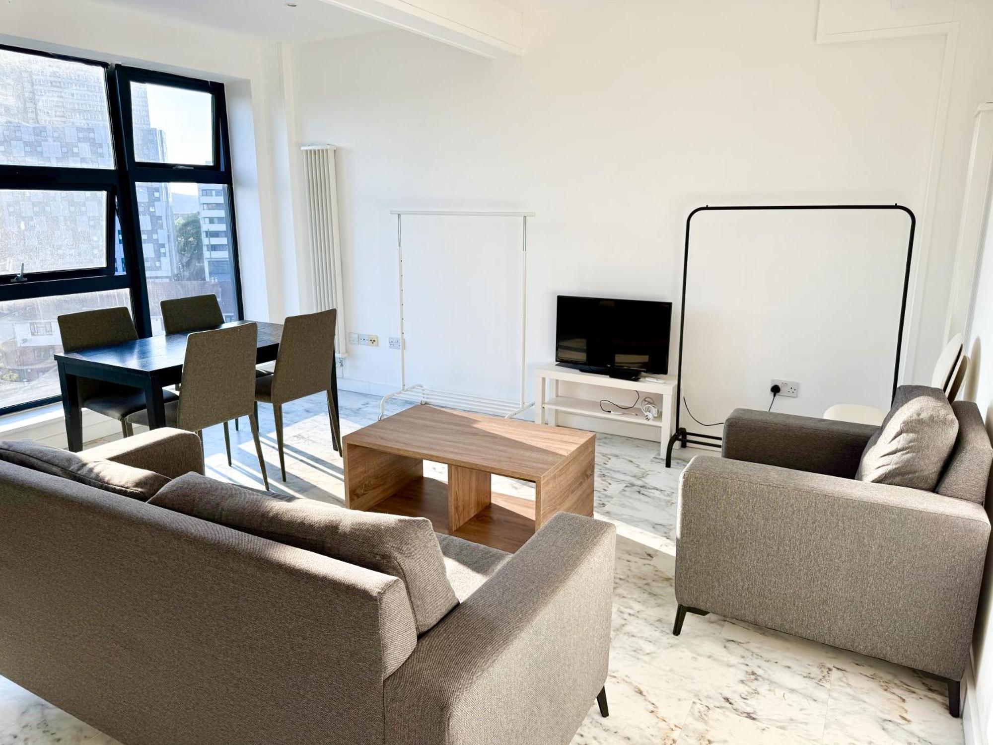 Entire Flat With 2x Bedrooms, 2x Bathrooms And A Big Living In The Olympic Park And Westfield At Stratford Hotel 5*